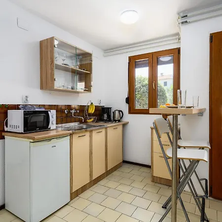 Apartment Lovely In With Kitchen Rovinjsko Selo
