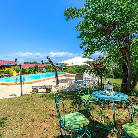 Lovely In With Kitchen Apartment Rovinjsko Selo
