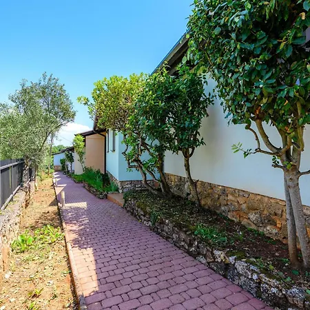 Lovely In With Kitchen Apartment Rovinjsko Selo